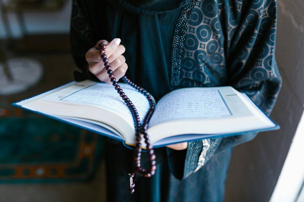 female quran teacher